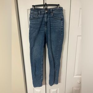 Used American eagle stretch jeans size 6 no stains or blemishes